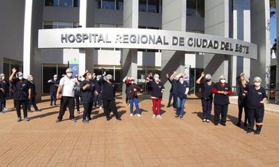 Despiden a trabajadores de limpieza de IPS por manifestarse ante falta de pago de sus salarios
