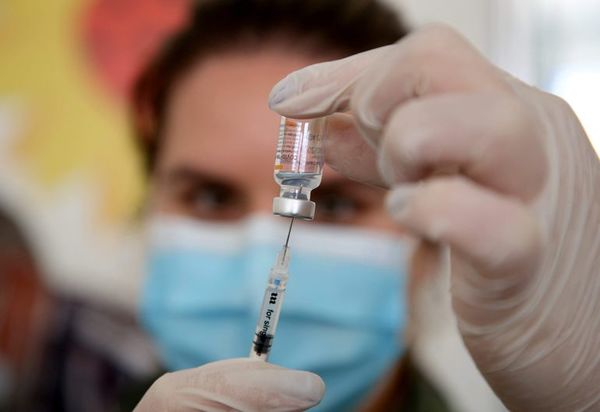 Docentes exigen vacunación contra el covid y hablan de 240 fallecidos en el gremio  - Nacionales - ABC Color