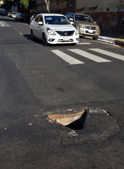 Carriteros hurtan tapas de alcantarillado, de medidores  y rejillas de desagüe pluvial - Nacionales - ABC Color