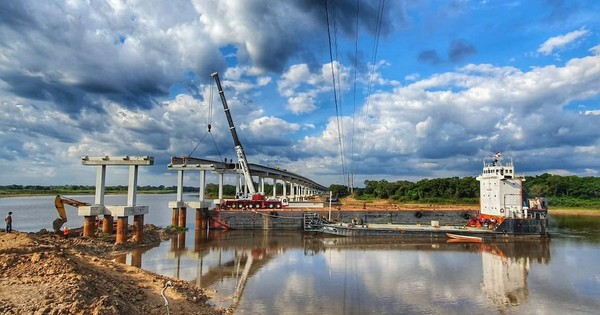 La Nación / Montarán las últimas vigas del puente más grande sobre el río Tebicuary
