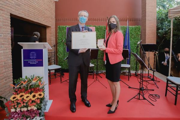 Con condecoraciones a personalidades, se celebró Fiesta Nacional de Italia - Nacionales - ABC Color