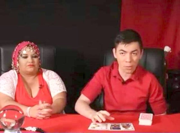 Crónica / TAROTISTAS A FULL. Con cartas piden saber si tienen covid