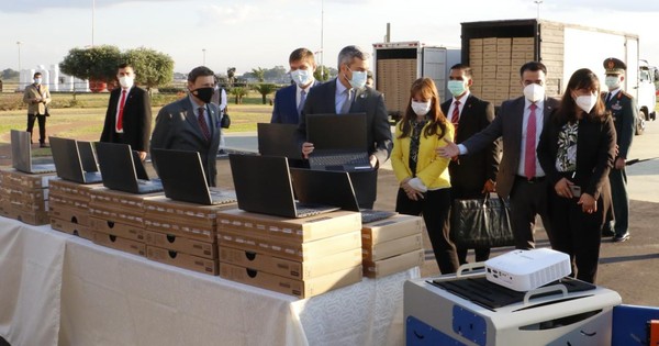 La Nación / MEC entrega equipos tecnológicos para 870 sedes escolares