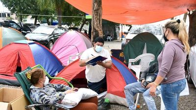 Familiares en pie de guerra contra restricciones del IPS