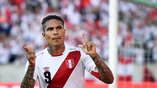 Perú, con Paolo, ante la diezmada Colombia