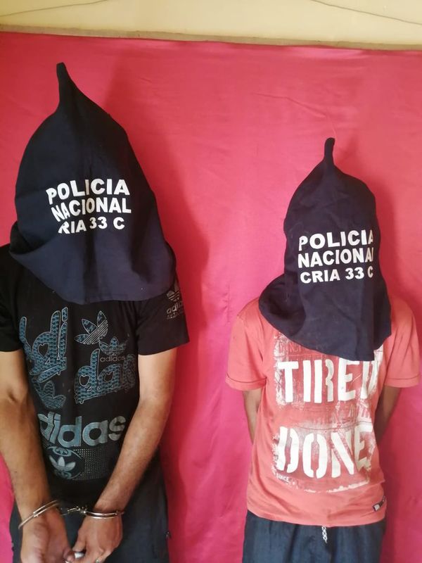 Detienen a dos supuestos ladrones con varios antecedentes en J. A. Saldívar - Nacionales - ABC Color