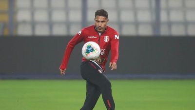 Perú, con Paolo Guerrero, ante la diezmada Colombia