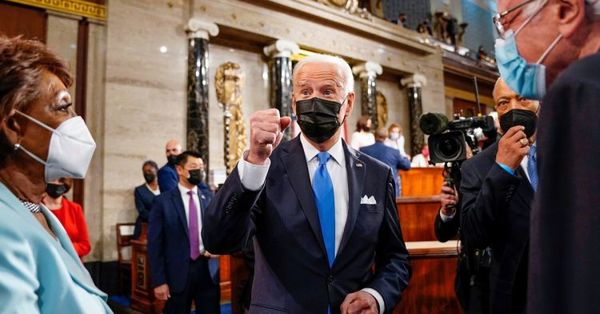 Ponte una vacuna y tómate una cerveza: la nueva estrategia de Biden busca cautivar a los escépticos de las vacunas contra el covid-19