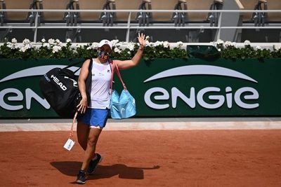 Ashleigh Barty abandonó el Roland Garros por lesión - Tenis - ABC Color