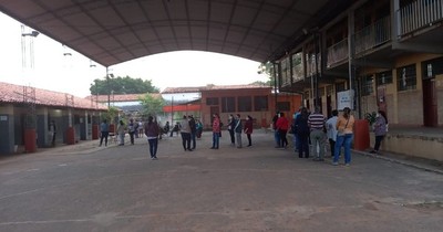 La Nación / Alta concurrencia en vacunatorio anti-COVID-19 y contra la influenza de Loma Pytã