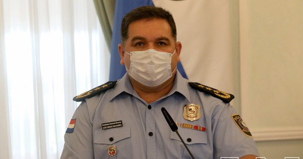 La Nación / Albondiguitas, pechugas de pollo y lomitos, en reuniones de la Policía
