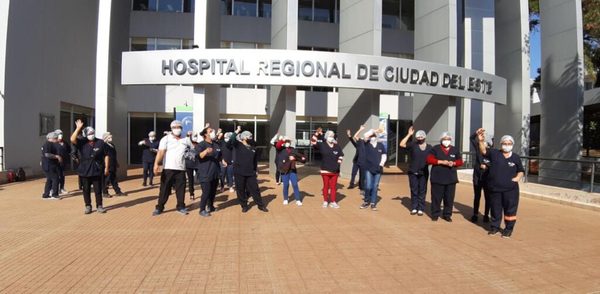 CDE: Despiden a trabajadores de limpieza reclamar falta de pago de salarios | OnLivePy