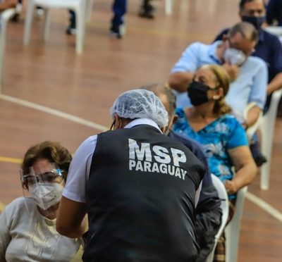Adultos mayores de 62 años con terminación de cédula 6 y 7 acuden hoy a vacunarse contra el COVID | Ñanduti