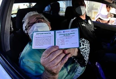 Continúa vacunación Covid para adultos de 62 años