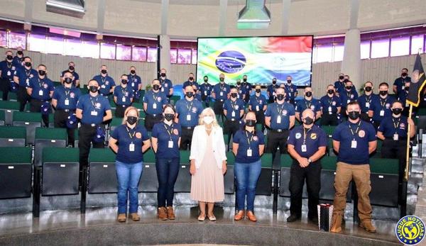 Aspirantes a agentes de la Senad concluyen curso en Brasil •