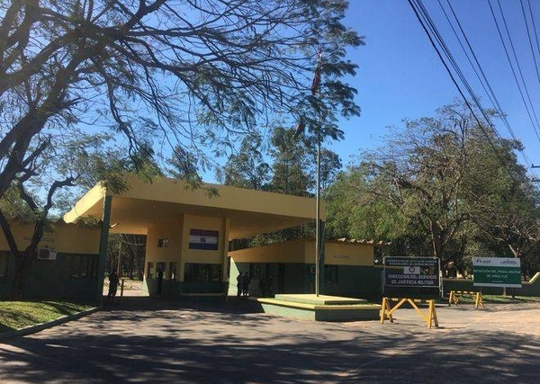 Diario HOY | Mandan a prisión a militar por golpear con palo de escoba a 10 subordinados