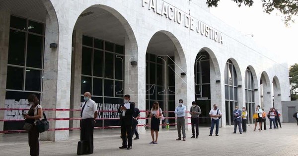 La Nación / Suspenden audiencia de imposición de medidas a exsecretarios de Villamayor
