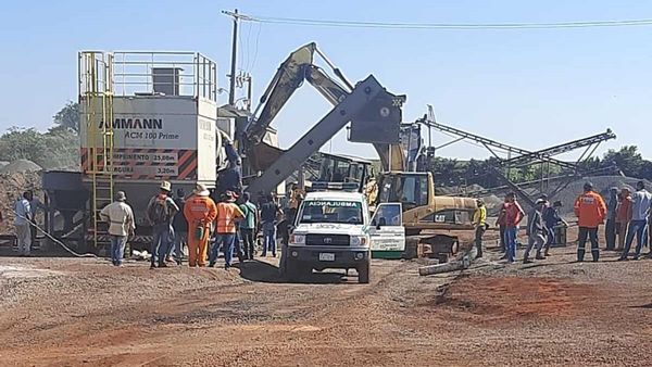 Accidente laboral: cayó dentro de una máquina trituradora y murió