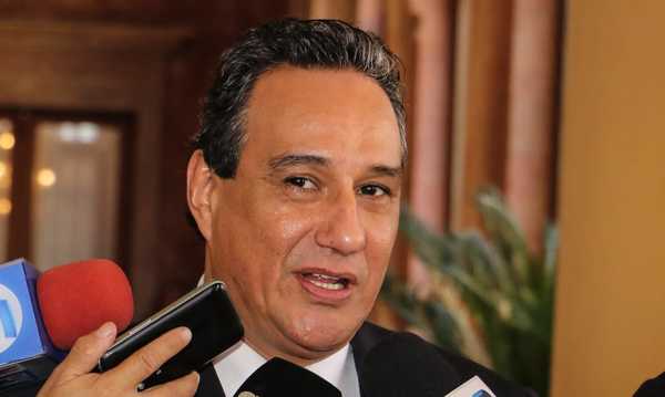 Denuncian a Hugo Javier, gobernador de Central, por supuesta clonación de facturas