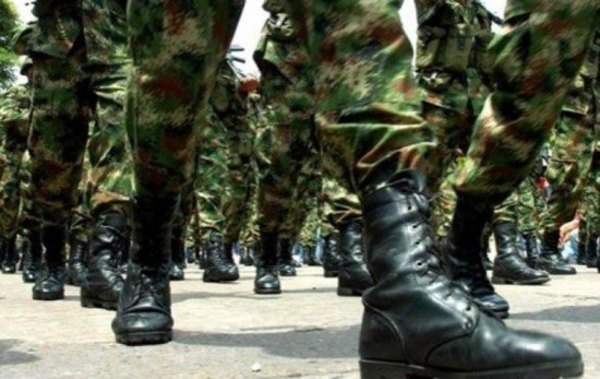 Crónica / Militar golpeó a 10 subordinados ¡Con palo de escoba!