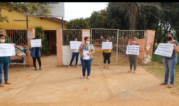 Madres de alumnos exigen a la Municipalidad y Gobernación kits de alimentos