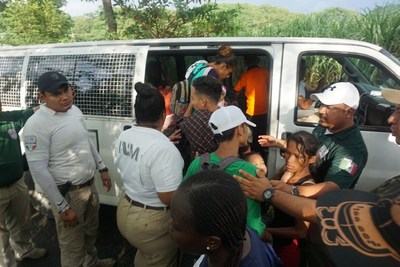 Detienen a 194 migrantes en el sureste de México - MarketData