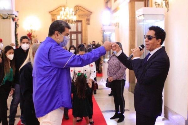 Exiliados en Miami declaran «persona non grata» a Bonny Cepeda por cantarle a Maduro (VIDEOS)