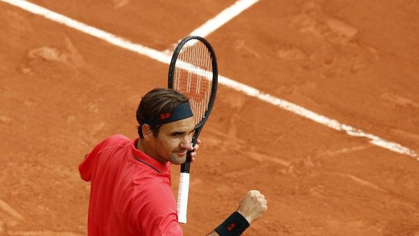 Federer da batalla para vencer a Cilic