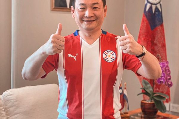 “Como te quiero Paraguay… de fondo”: embajador taiwanés calentó la previa del choque