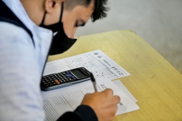 Darán segunda chance a quienes no pasaron exámenes para becas universitarias Itaipú - Becal - Nacionales - ABC Color