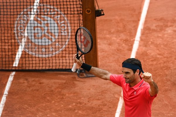 Federer sigue adelante en Roland Garros tras derrotar a Cilic