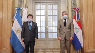 Felipe Solá y Euclides Acevedo dialogan sobre posiciones de Mercosur
