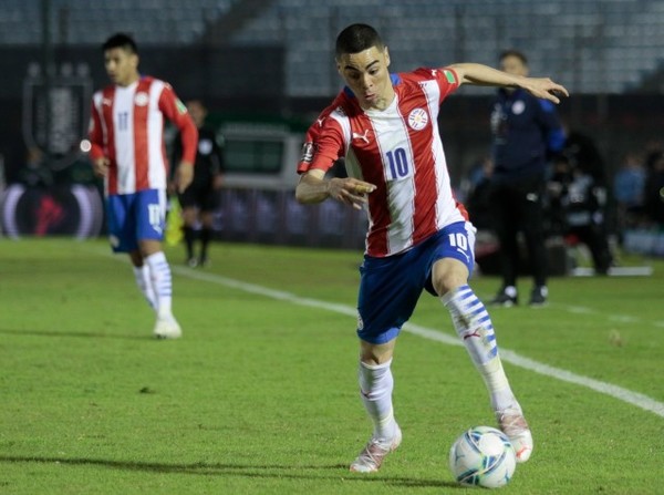 La Albirroja saca un valioso empate en Montevideo - APF