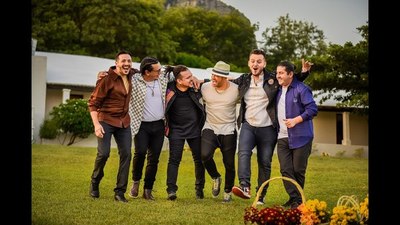 «Soy latino»: La canción que une a una banda paraguaya con Nacho y Felipe Peláez