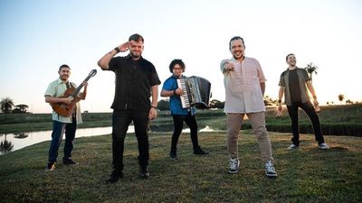 Tierra Adentro se une a Nacho y Felipe Peláez para cantar "Soy latino"