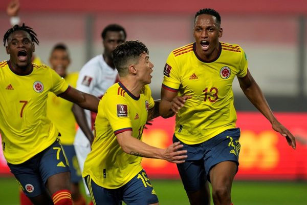 Colombia se aprovecha de una frágil Perú | OnLivePy