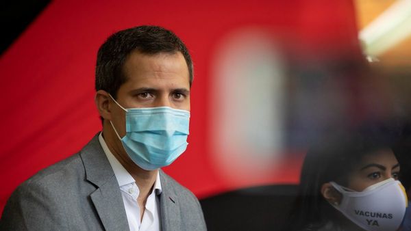 Oposición denuncia ataque con balas a vehículo de Guaidó