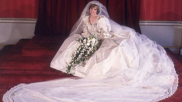 El icónico vestido de novia de Lady Di vuelve a brillar