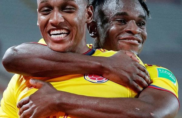 Colombia escala y hunde a Perú - Fútbol - ABC Color