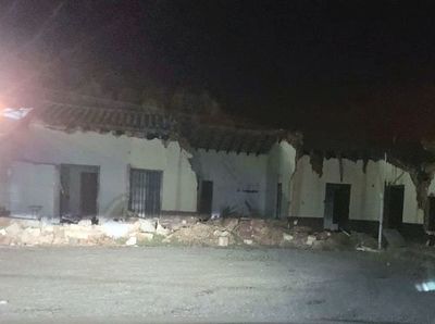Avanza demolición de casona en Guarambaré - Nacionales - ABC Color