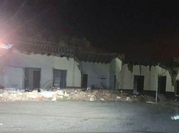 Avanza demolición de casona en Guarambaré - Nacionales - ABC Color
