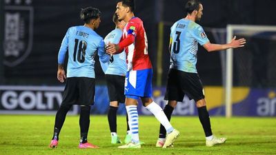 La Albirroja: A mano con los uruguayos