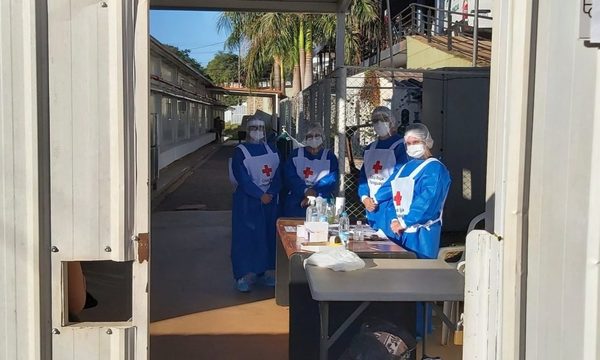 Voluntarios asistieron a acompañantes de alrededor de 300 pacientes ingresados por COVID