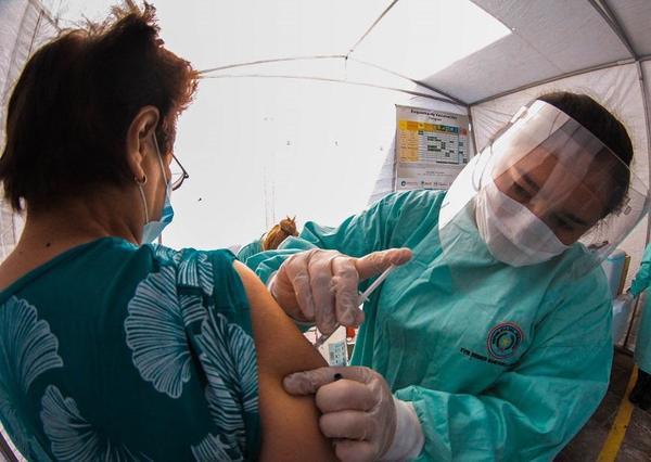 Covid-19; Salud baja rango de vacunación a los 60 años – Prensa 5