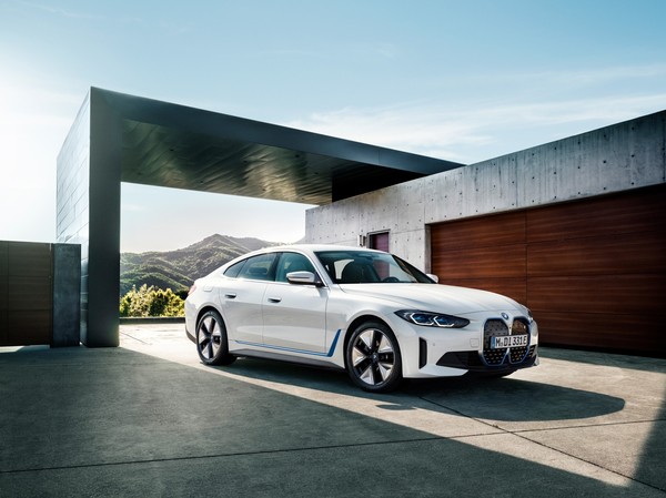 BMW lanza el primer modelo i4