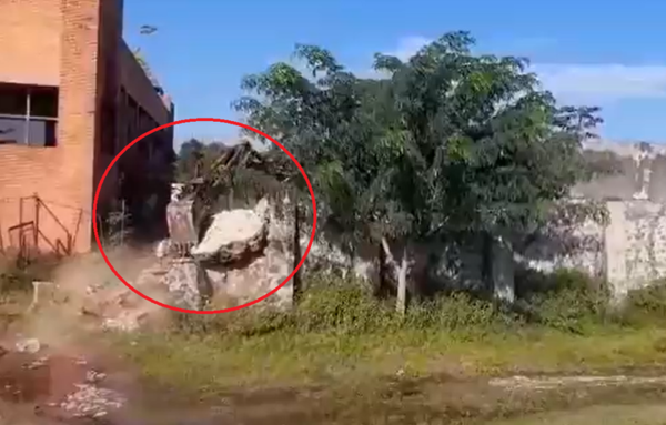 Tractor arde en el Club Cerro Corá