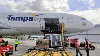 Llegaron 134.000 dosis de AstraZeneca y edad de vacunación se amplía a 60 años desde el lunes - MarketData