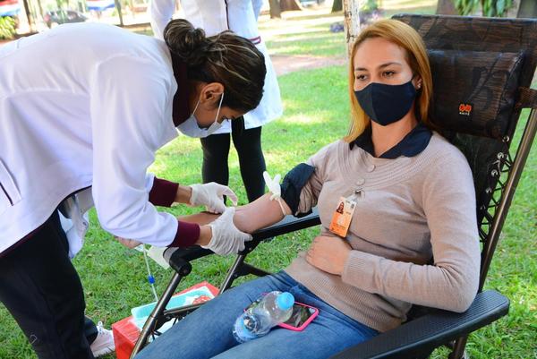 Donantes de sangre coparon la comuna de Ciudad del Este - La Clave