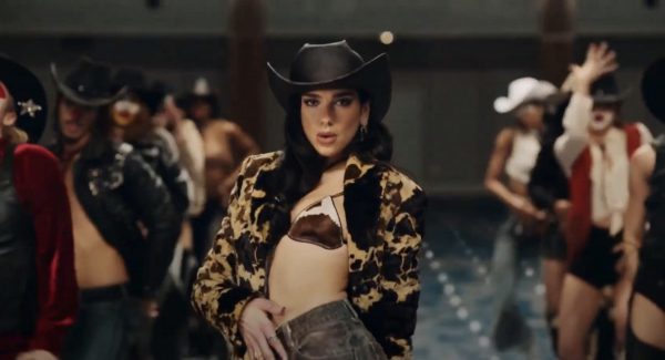 ¿Lo viste? Dua Lipa estrenó el videoclip de «Love Again»