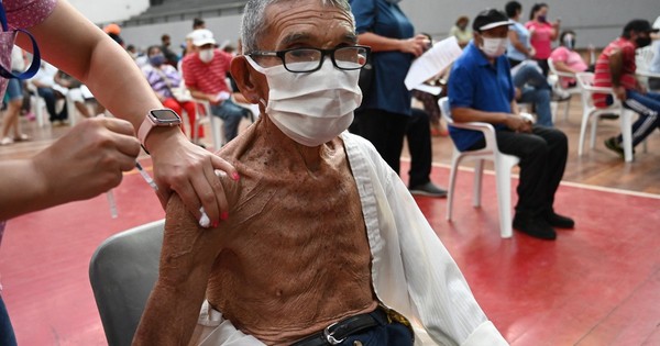 La Nación / Vacunas anti-COVID: 2.000 millones de dosis han sido inyectadas en el mundo